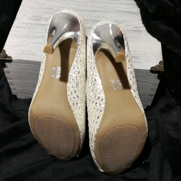 Audrey Brooke pep toe shoe - Picture 4 of 4